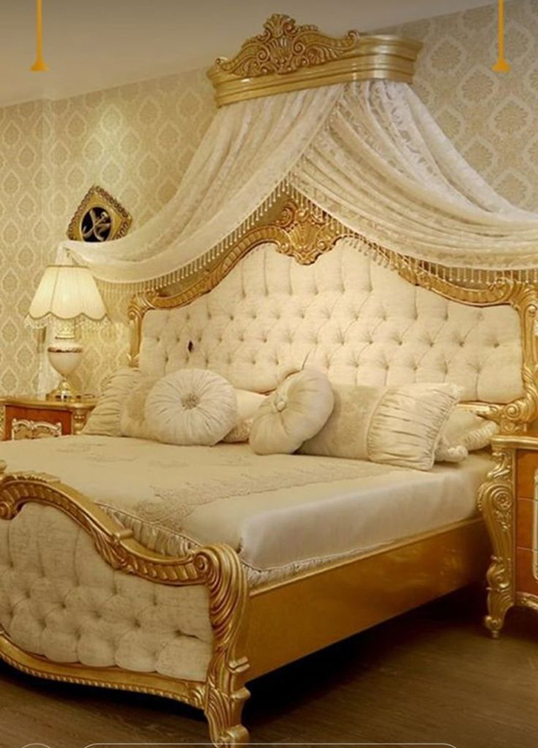 Một mẫu giường ngủ độc đáo phong cách cổ điển với phần rèm phía đầu giường